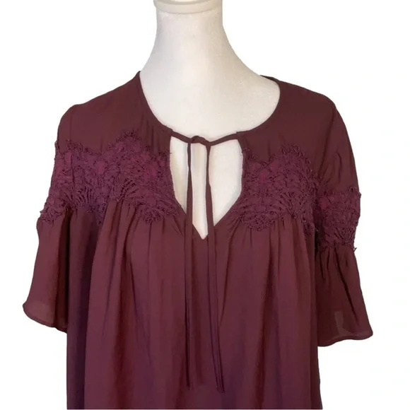 Lucky Brand Flutter Sleeve Blouse - Picture 3 of 14